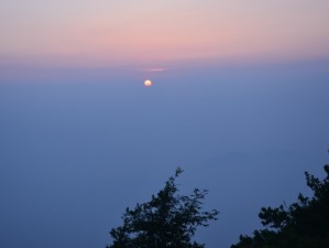 七月流火登泰山，汗水浇灌的日出与云海