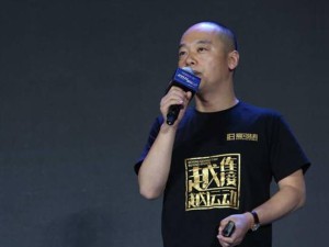 暴风体育资讯，在喧嚣的赛场边，做那个递望远镜的人