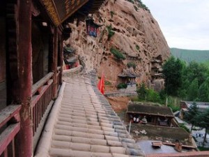 张掖马蹄寺一日游，在石窟与草原间，触摸千年梵音