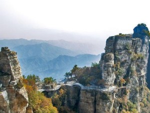 蔚县白石山，云海奇峰间的玻璃栈道仙境