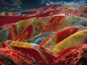 张掖丹霞染彩，西宁佛音绕梁——一场穿越西北自然与人文的交响之旅