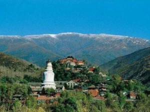 五台山南门入，一步一景间，邂逅清凉佛国