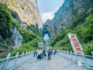 张家界天门山旅游导游图，解锁奇峰秘境的随身指南