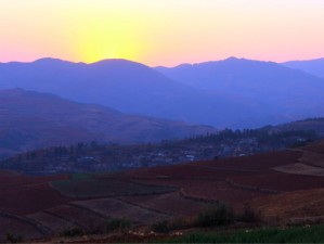 昆明出发·东川一日奇遇，在红土地与峡谷间邂逅大地调色板