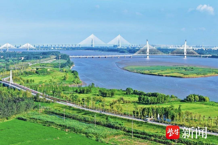 江风里的港口诗行，如皋港旅游，触摸长江与现代的共生旋律